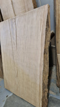 Load image into Gallery viewer, Extraleveä tammilankku 55x900x1180mm (höylätty)