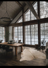 Load image into Gallery viewer, ARTISAN "Beam" ruokapöytä